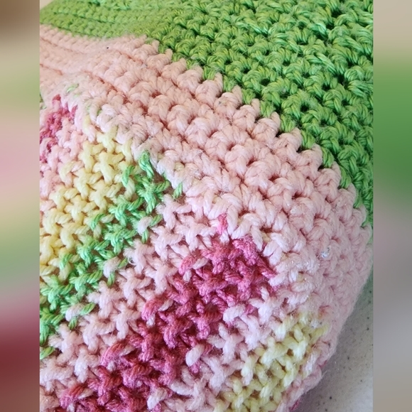 Hand knitted blanket - Picture 4 of 4